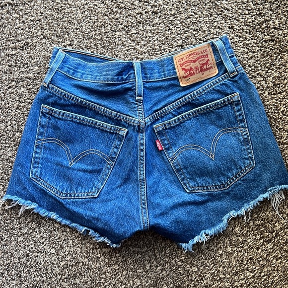LEVI’S 501 ORIGINAL SHORTS- HIGH RISE - Picture 2 of 7